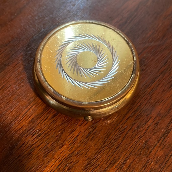 Vintage Estate pill compact - Picture 1 of 6